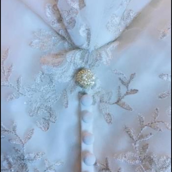 Jewel by David’s Bridal. Beautiful wedding dress!!! Off-white size 6. - Picture 6 of 6